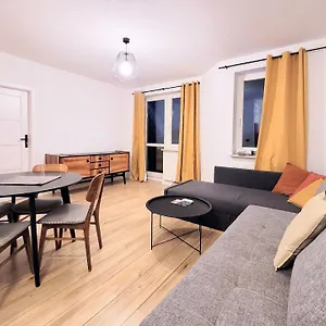 Apartament Concierge Bartycka, Warszawa